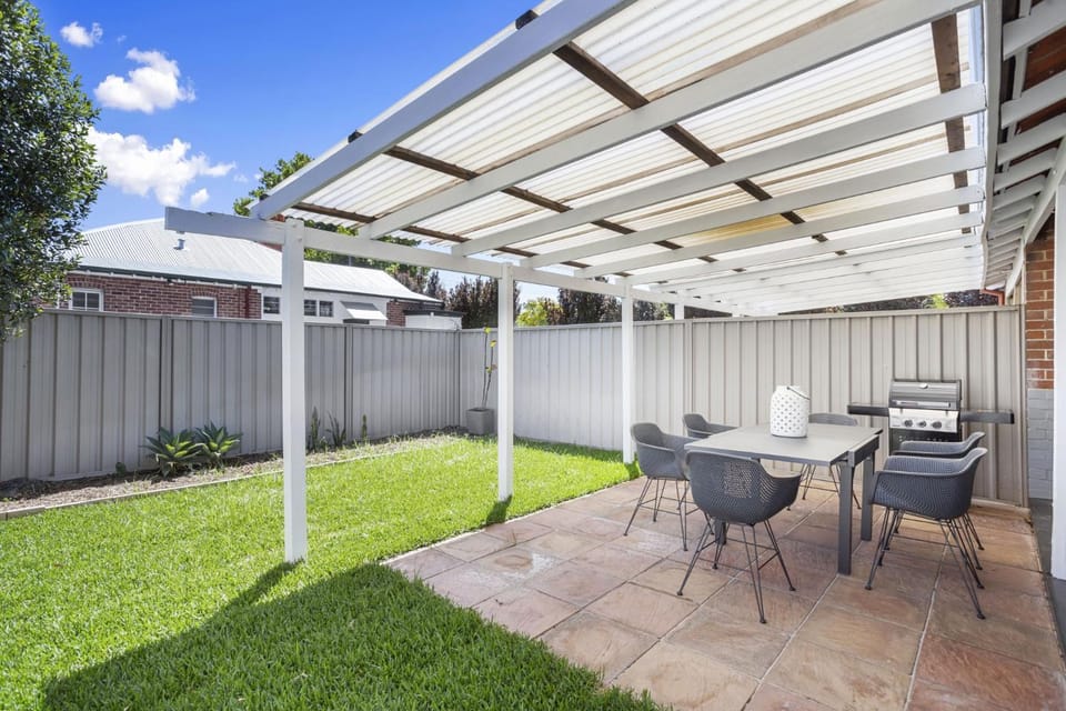 Elegant Art Deco Semi Detached 2-Bed Home by Parks House in Perth
