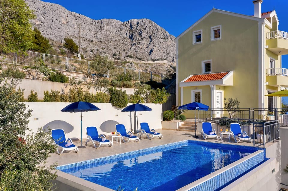 Swimming pool, Swimming pool