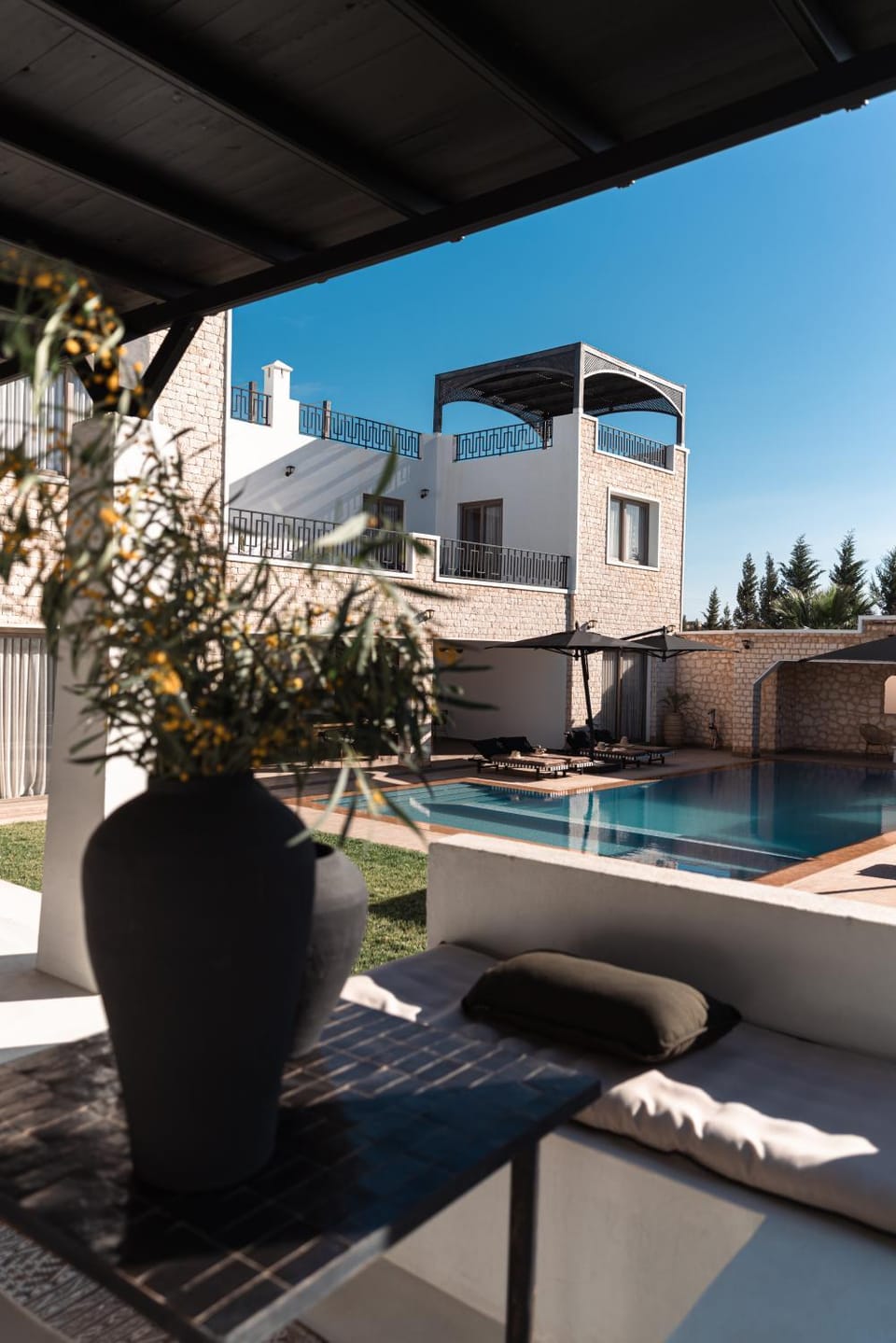 Property building, View (from property/room), Balcony/Terrace, Pool view, Swimming pool, sunbed