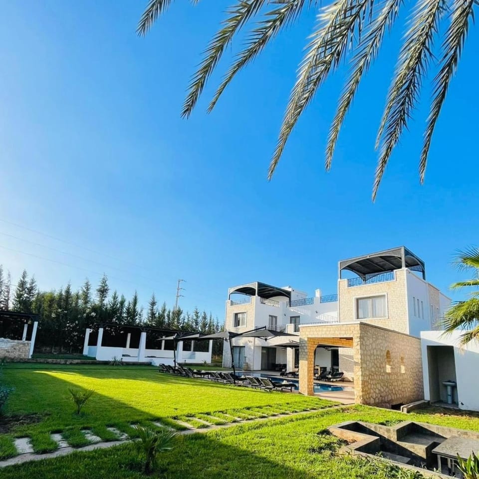 Property building, Day, Natural landscape, Garden, Garden, Garden view, Pool view, Swimming pool