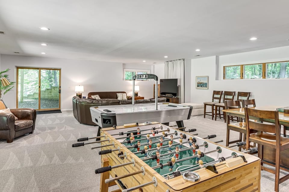 Riverwood: South Haven Retreat on 10 Acres House in Michigan