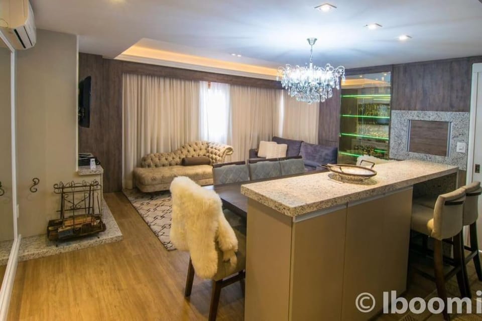 Apartamento no centro de Gramado 400 metros rua coberta Apartment in Gramado