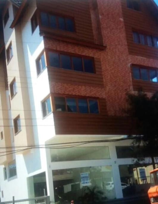 Apartamento no centro de Gramado 400 metros rua coberta Apartment in Gramado