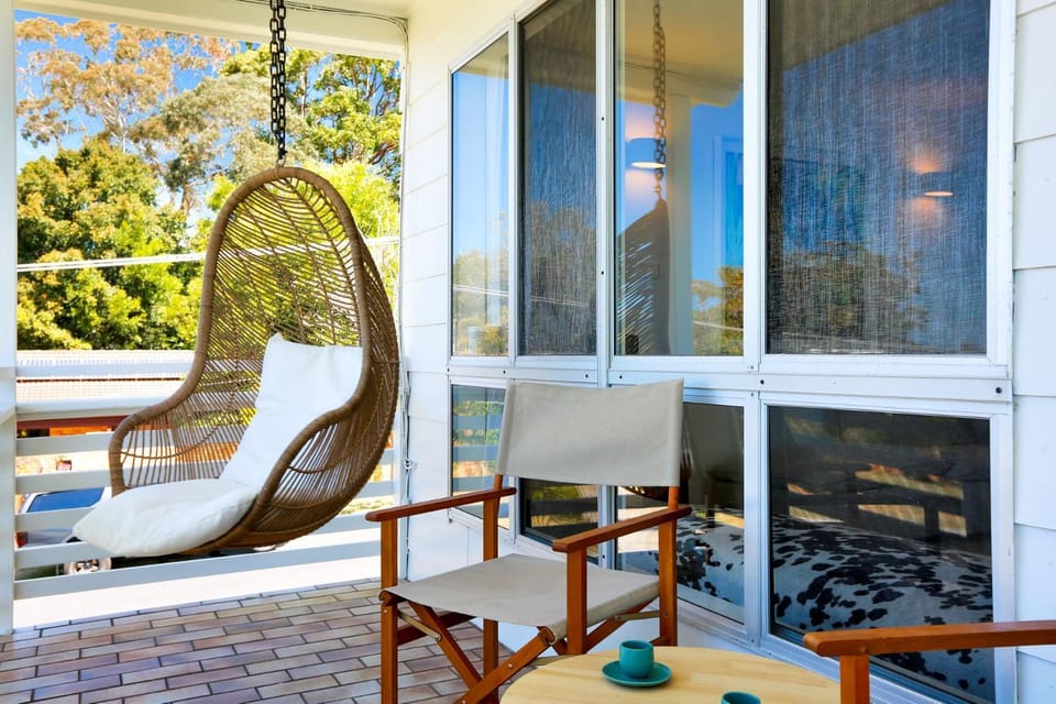 The White House by Experience Jervis Bay House in Vincentia
