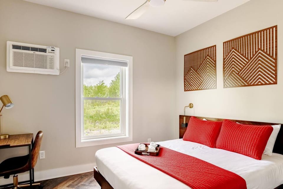 Bed, Bedroom, air conditioner