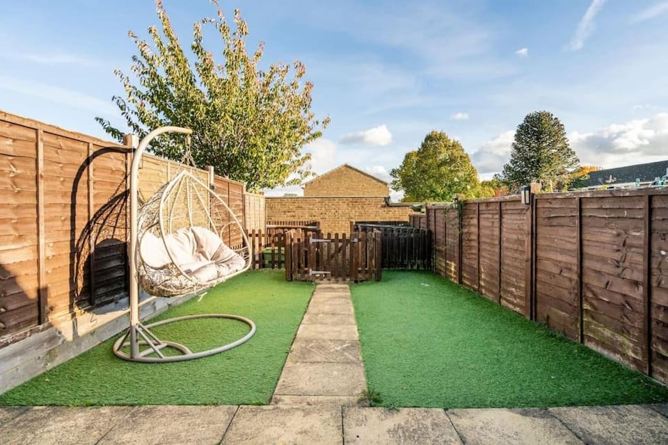 Comfy Stay Maidstone Free Parking and Wifi House in Maidstone