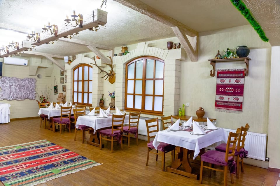 Restaurant/places to eat, Banquet/Function facilities