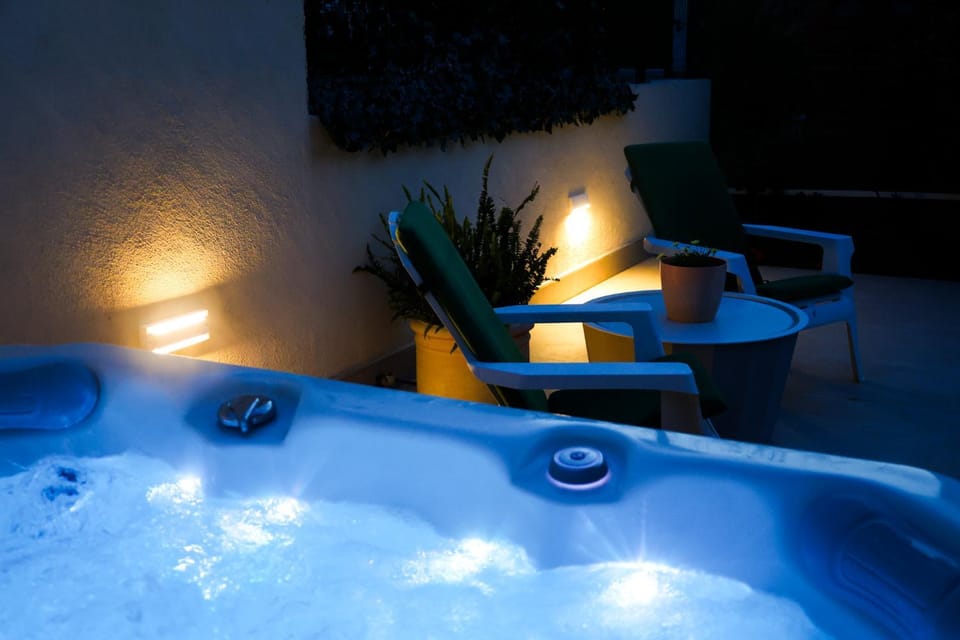 Night, Hot Tub