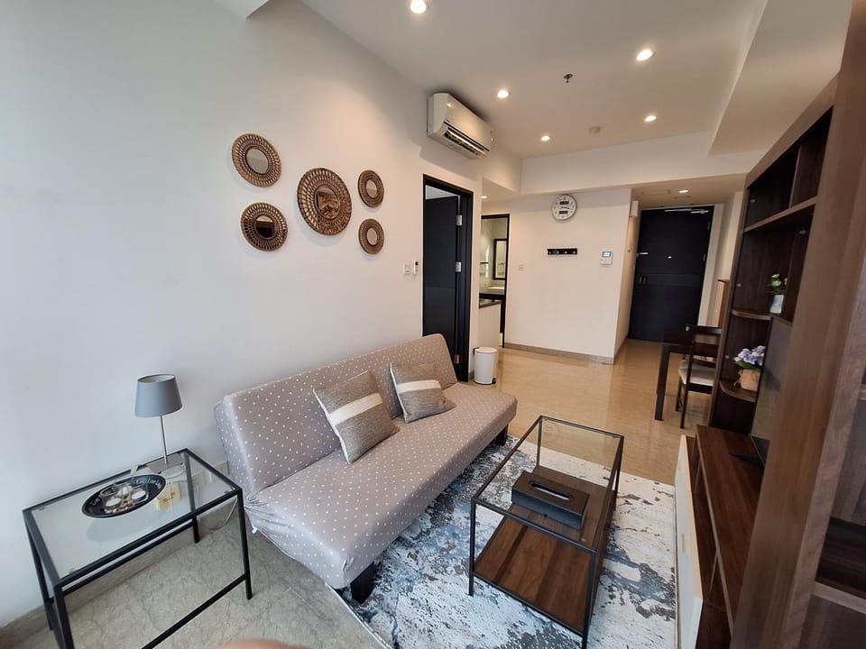 TV and multimedia, Living room, Seating area, Dining area, air conditioner