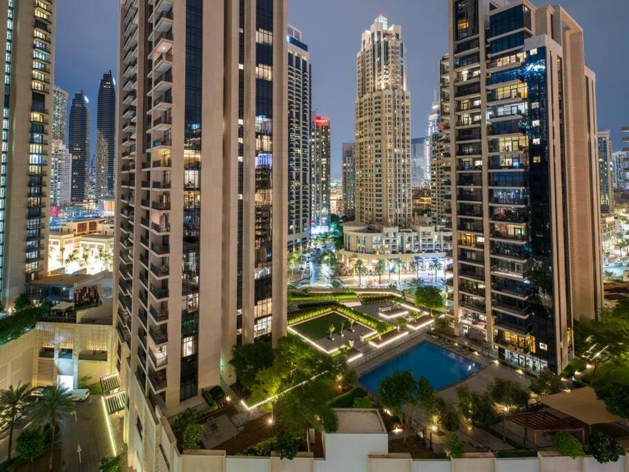 FIRST CLASS 2BR with Full Boulevard View Apartment in Dubai