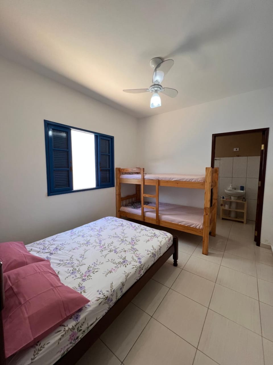 Casa com quintal Pet Friendly no Centro de Ubatuba House in Ubatuba