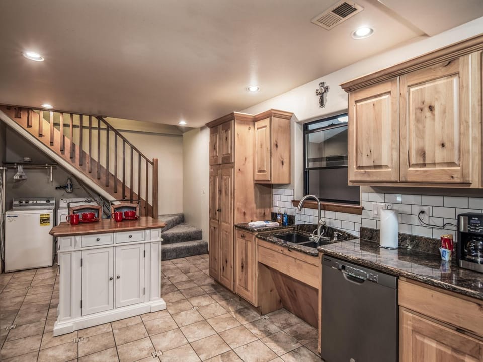 Kitchen or kitchenette, Seating area, dishwasher, microwave, stove