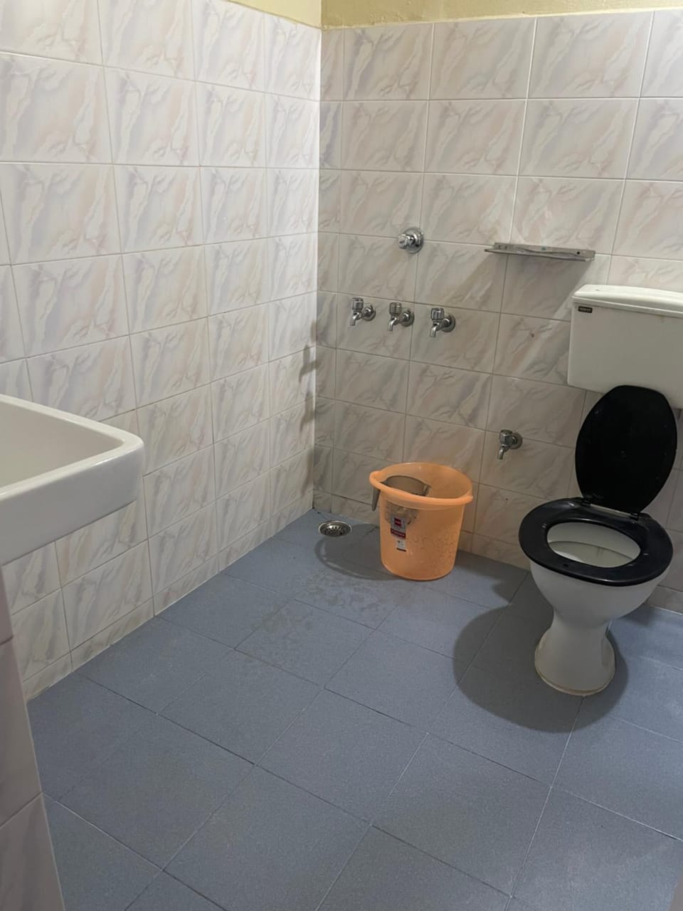 Bed and Bath for 1-8 people Bed and Breakfast in Thiruvananthapuram