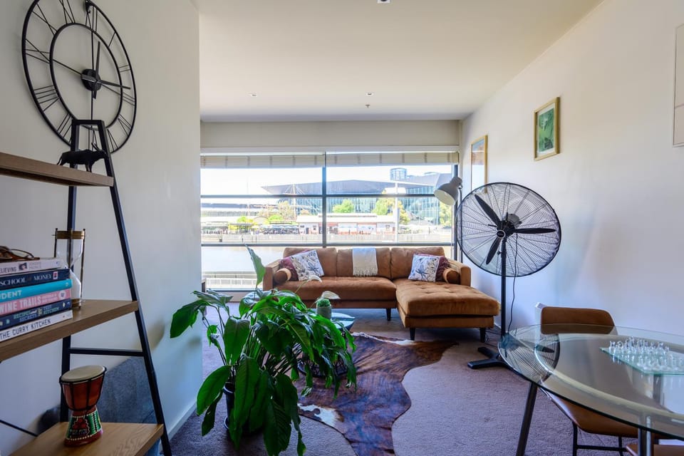 Spring, Living room, Seating area, Dining area, River view, River view, Sunrise, air conditioner