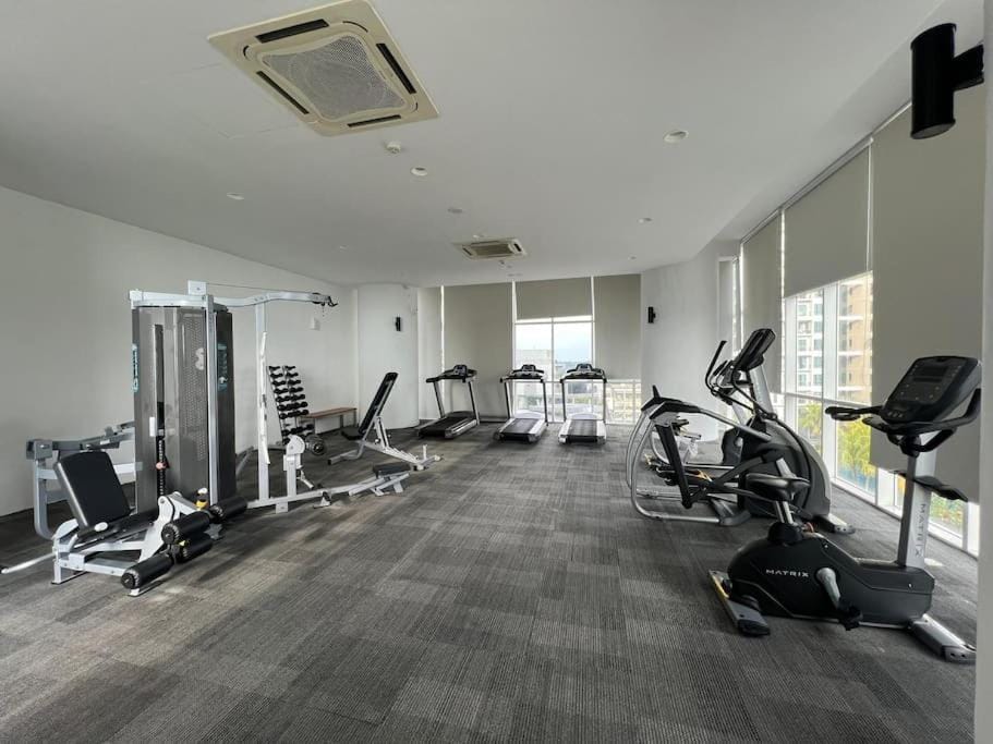Encorp Marina, 2 Bedroom, 6pax, Same Floor with Indoor Infinity Pool Apartment in Johor