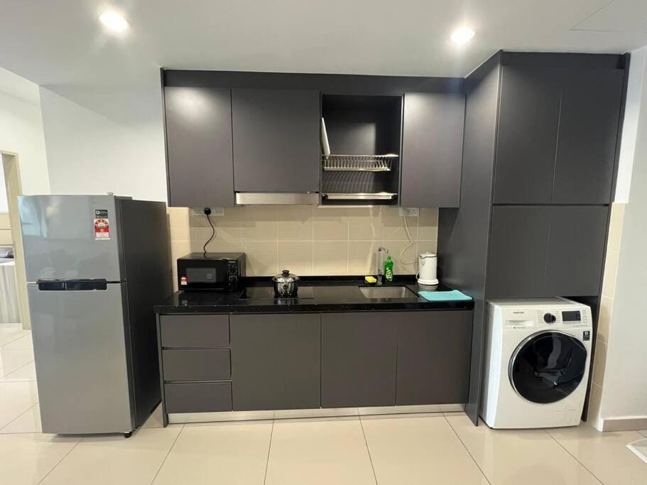 Encorp Marina, 2 Bedroom, 6pax, Same Floor with Indoor Infinity Pool Apartment in Johor