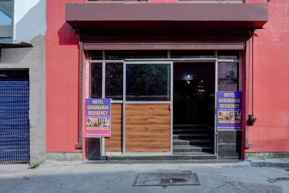 Facade/entrance