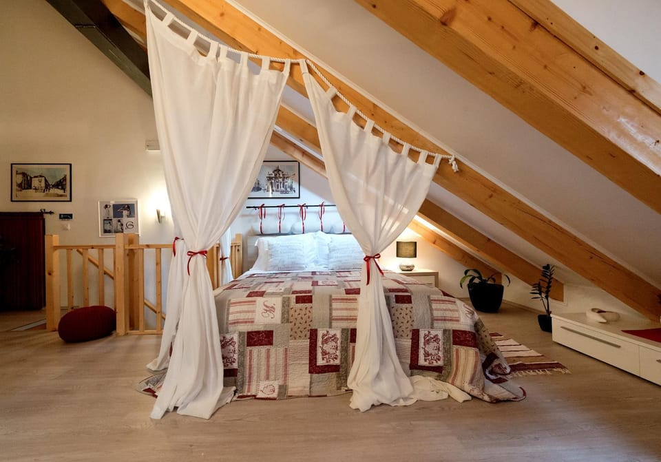 Living room, Decorative detail, Dining area, Bedroom