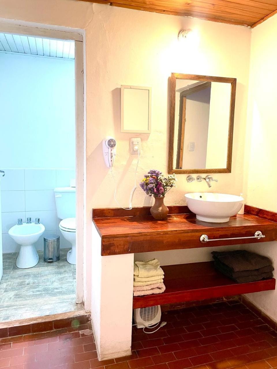 Toilet, Bathroom, towels