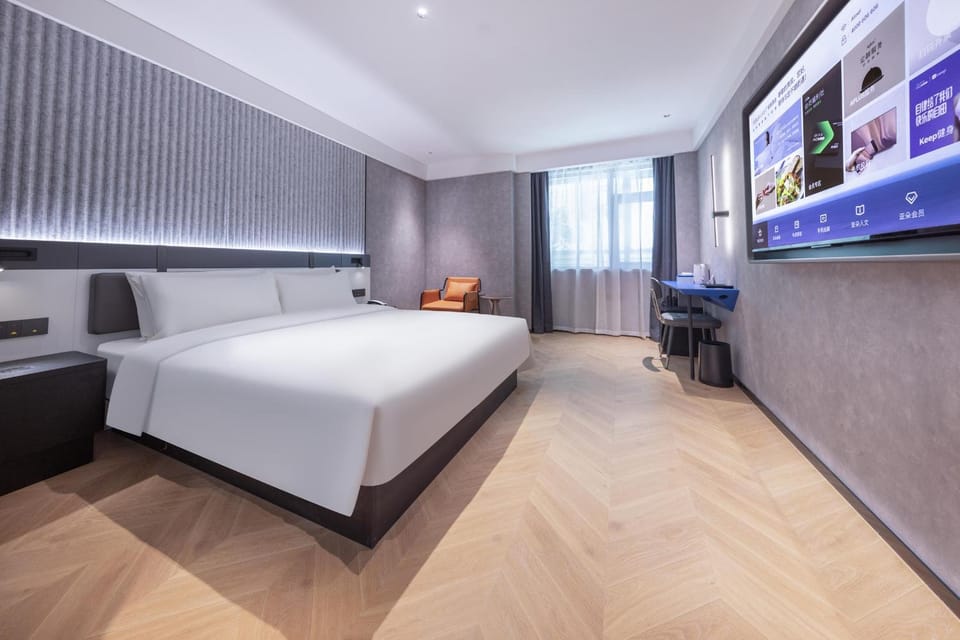 Photo of the whole room, Bedroom