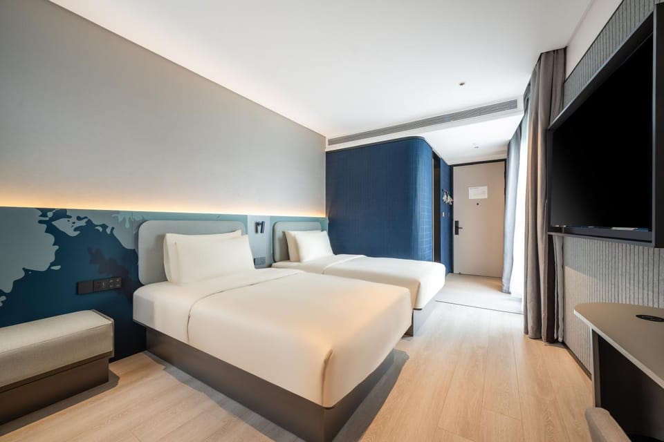 TV and multimedia, Photo of the whole room, Bedroom