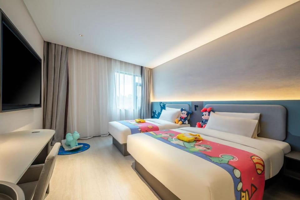 Communal lounge/ TV room, Bed, TV and multimedia, Photo of the whole room, Bedroom