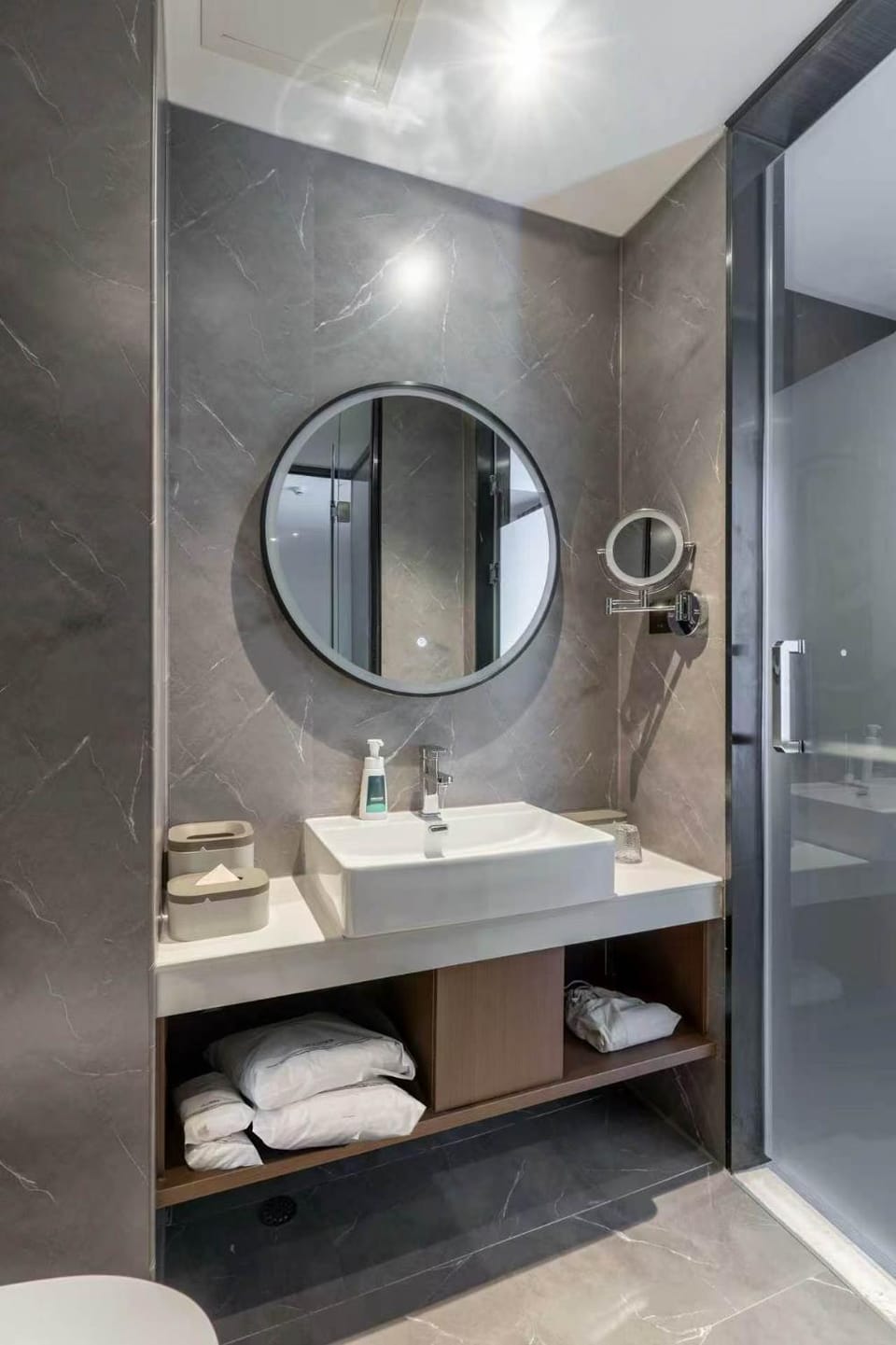 Bathroom, towels