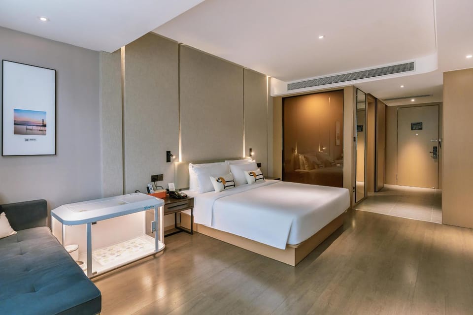 Bed, Photo of the whole room, Seating area, Bedroom, pet friendly