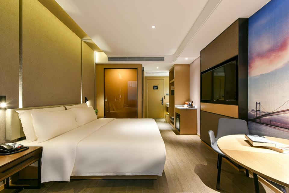 Communal lounge/ TV room, TV and multimedia, Photo of the whole room, Bedroom, wardrobe