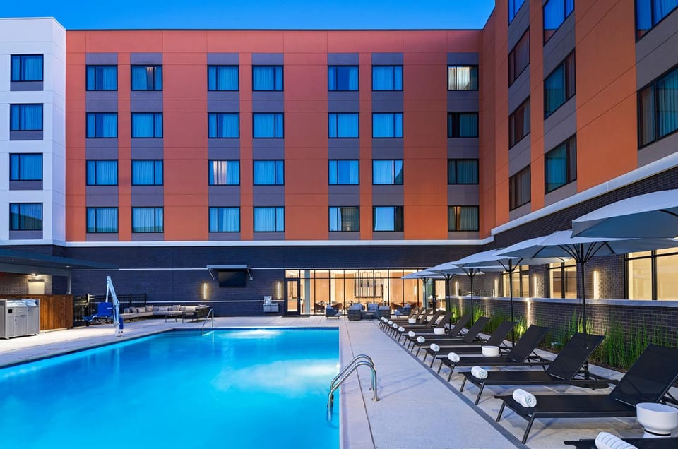 Property building, Pool view, Swimming pool, sunbed