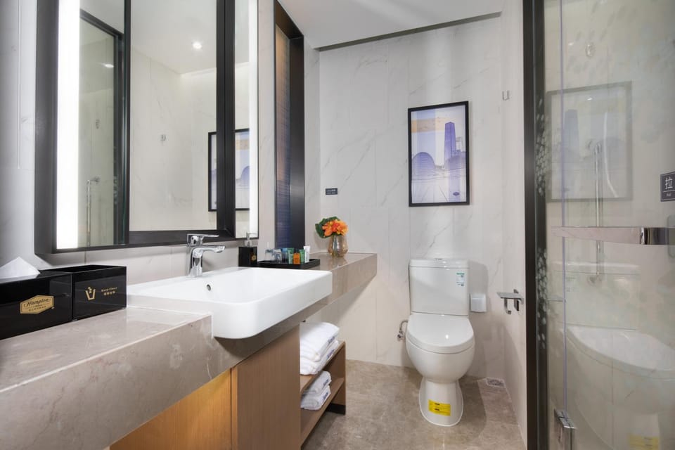 Shower, Toilet