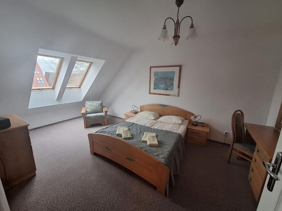 Seating area, Bedroom