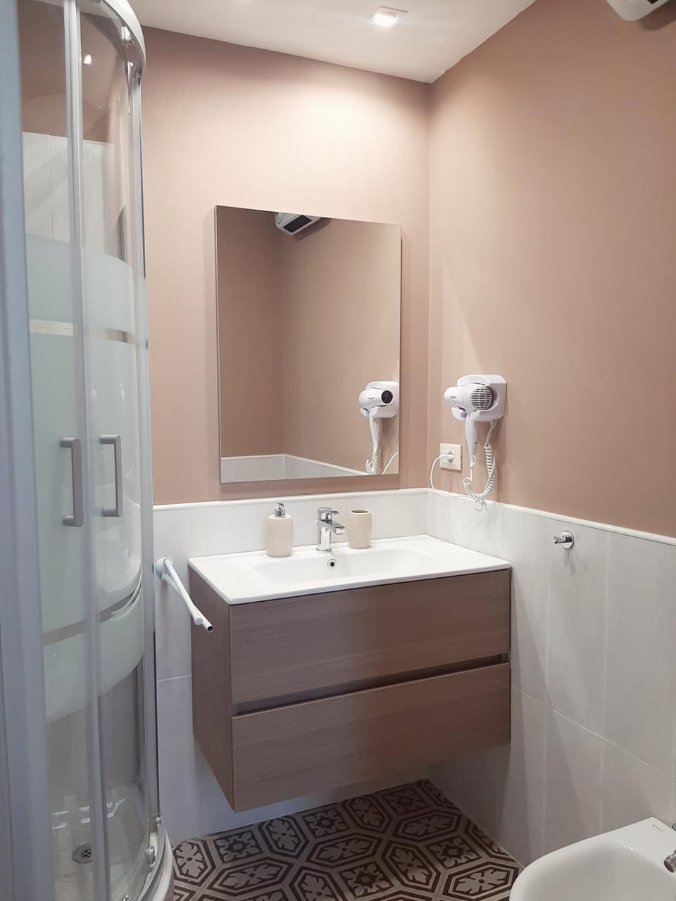 Shower, Toilet