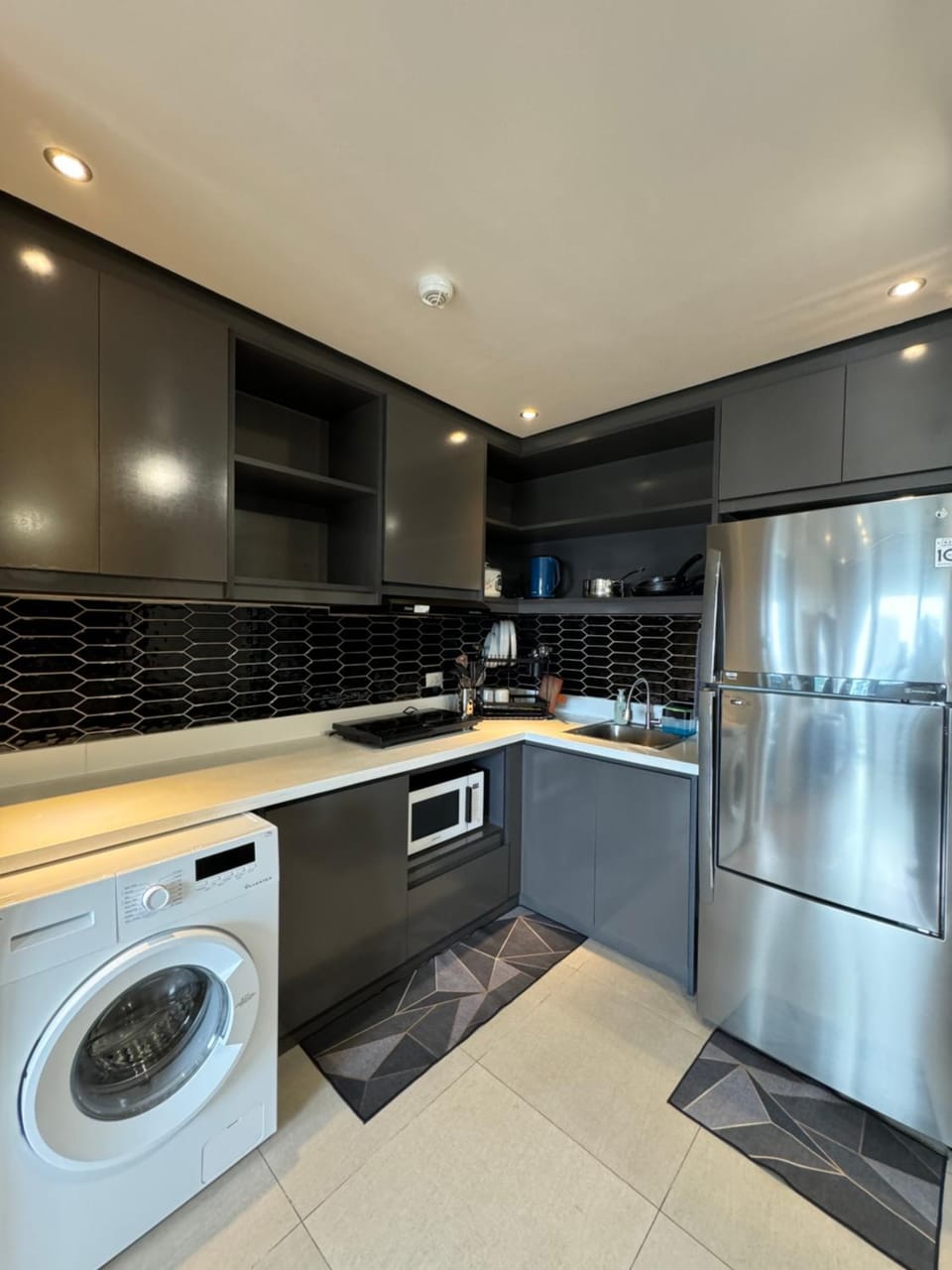 Kitchen or kitchenette, washing machine