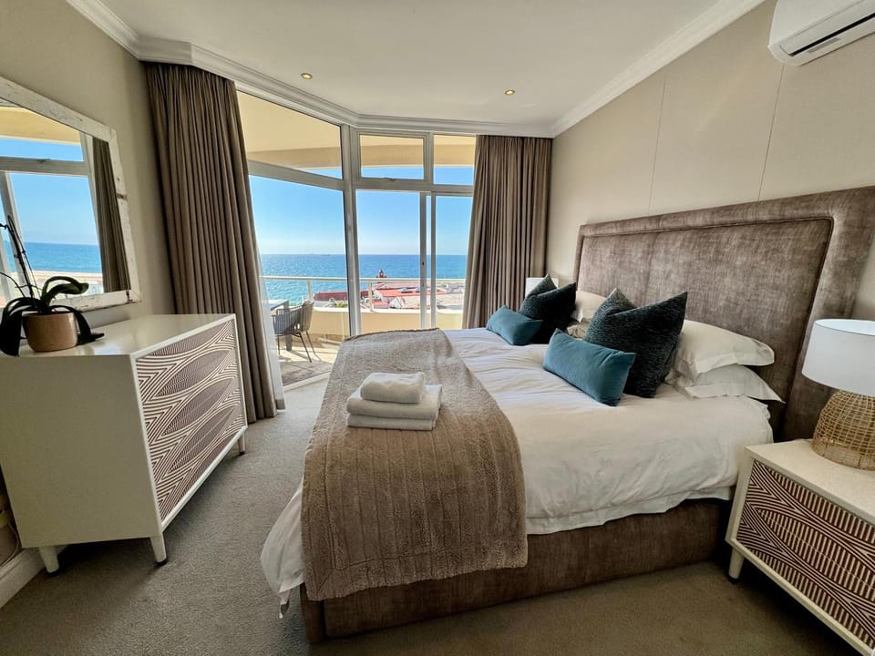 View (from property/room), Balcony/Terrace, Bedroom, Sea view