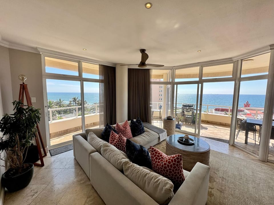 View (from property/room), Balcony/Terrace, Living room, Sea view