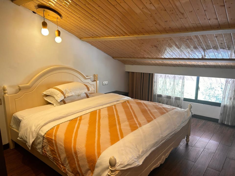 Bed, Photo of the whole room, Bedroom