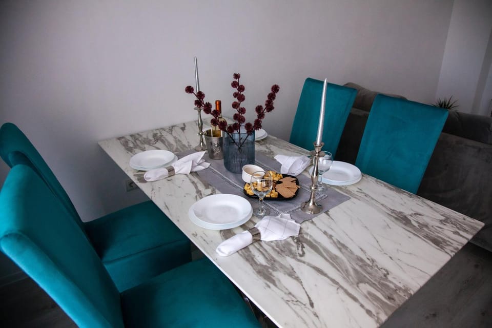 Food and drinks, Dining area, Food, Drinks