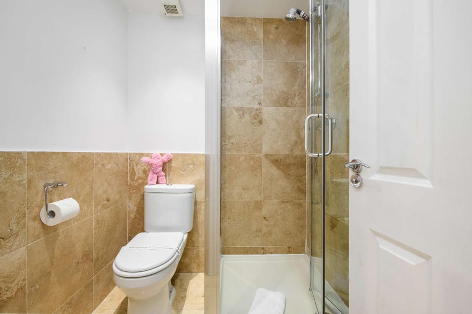 Shower, Toilet