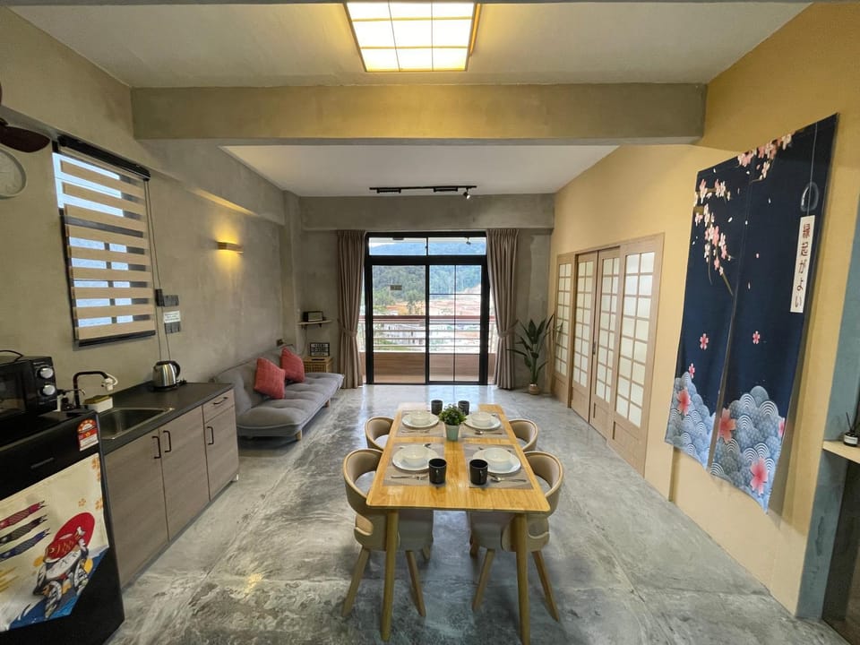 Living room, Photo of the whole room, Seating area, Dining area