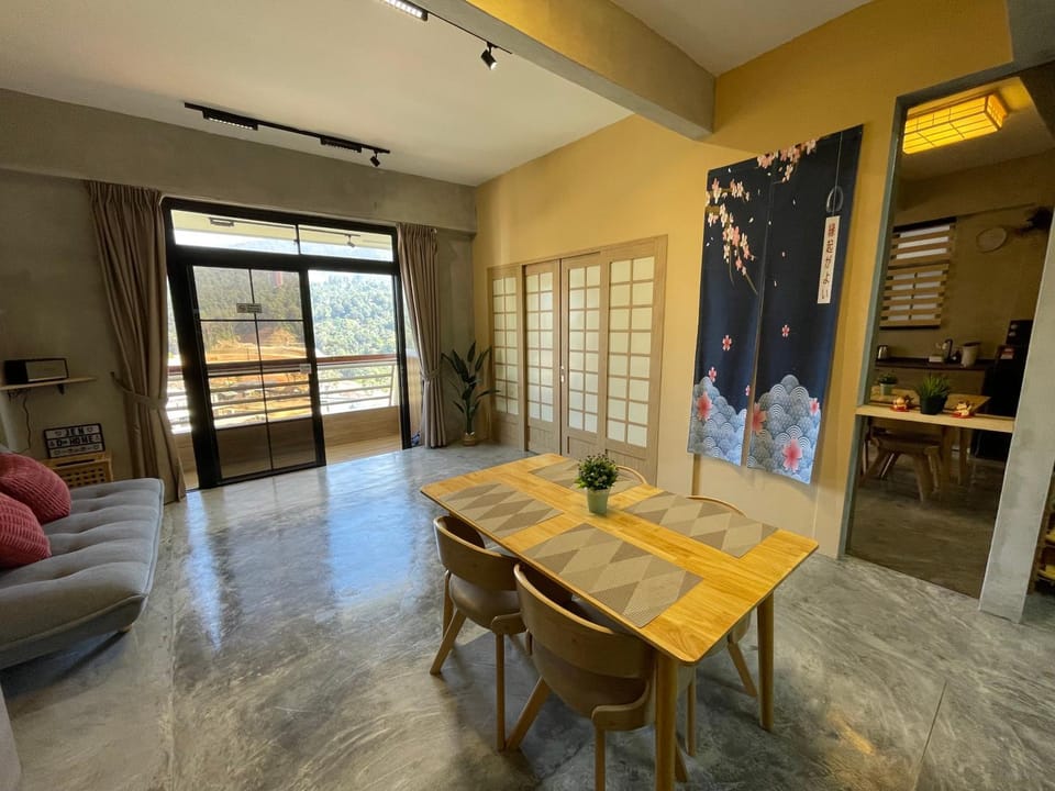 Seating area, Dining area