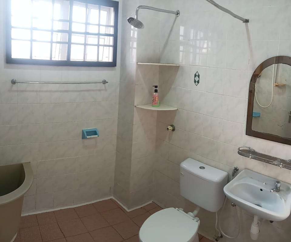Shower, Toilet, Bathroom, bidet, towels