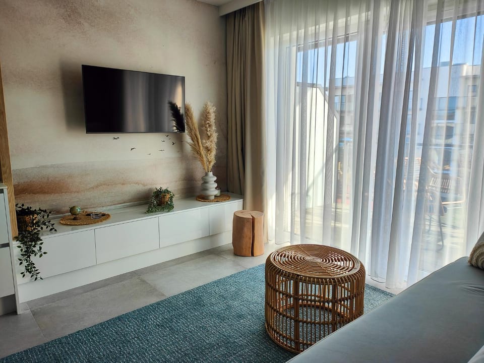 Communal lounge/ TV room, TV and multimedia, Living room, Photo of the whole room