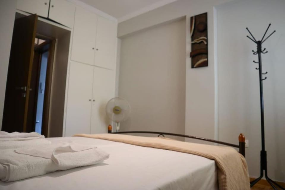 Great Apartment, Large Balcony by Thanos Apartment in Athens
