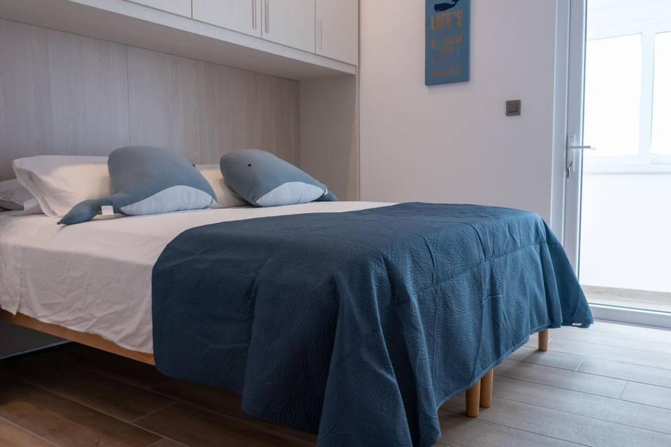 Seafront Bugibba 2BED apartment by Homely Apartment in Saint Paul's Bay
