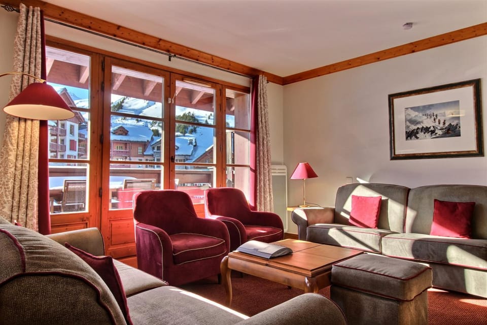 Living room, Seating area, Mountain view