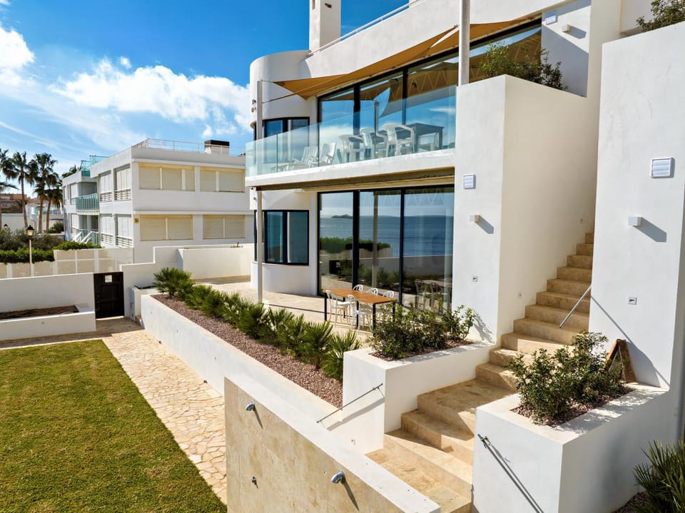 Property building, Garden, Balcony/Terrace