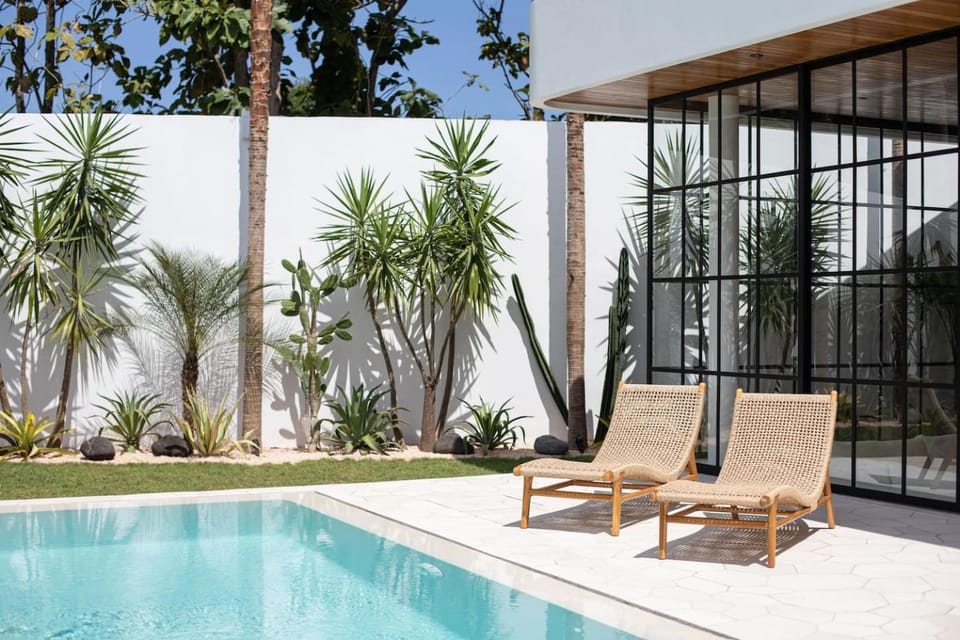 Patio, Garden view, Pool view, Swimming pool, sunbed