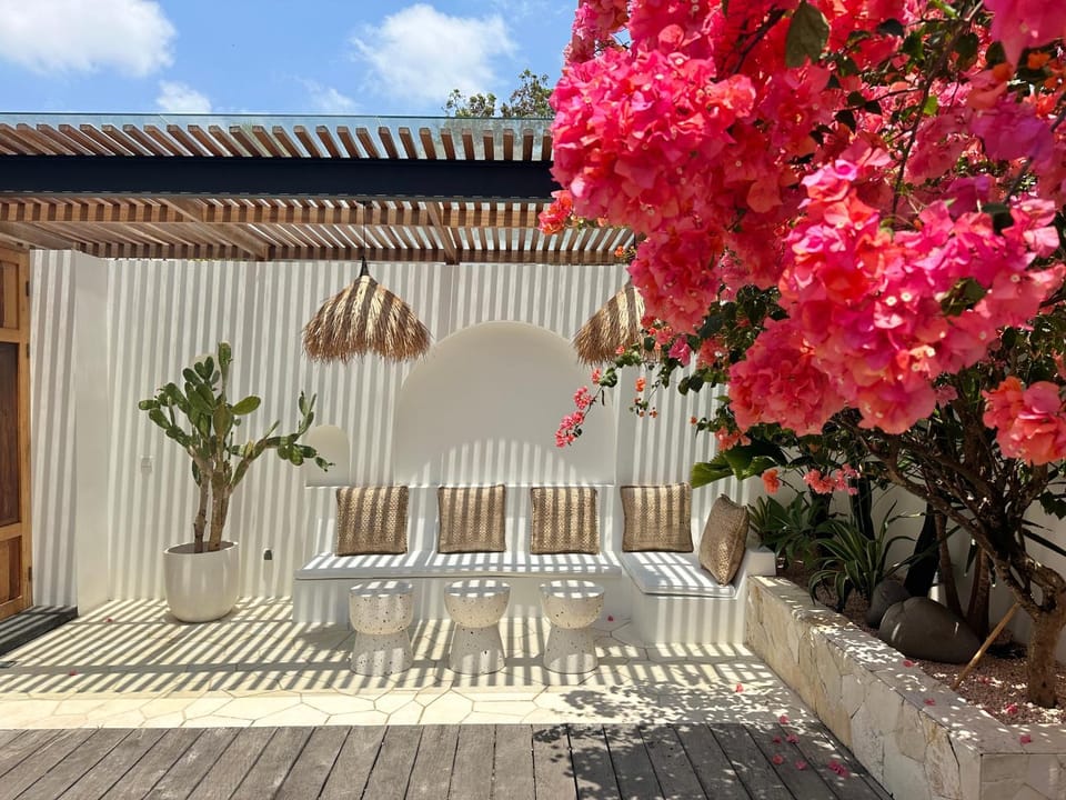 Garden, View (from property/room), Balcony/Terrace, Living room, Seating area, Garden view