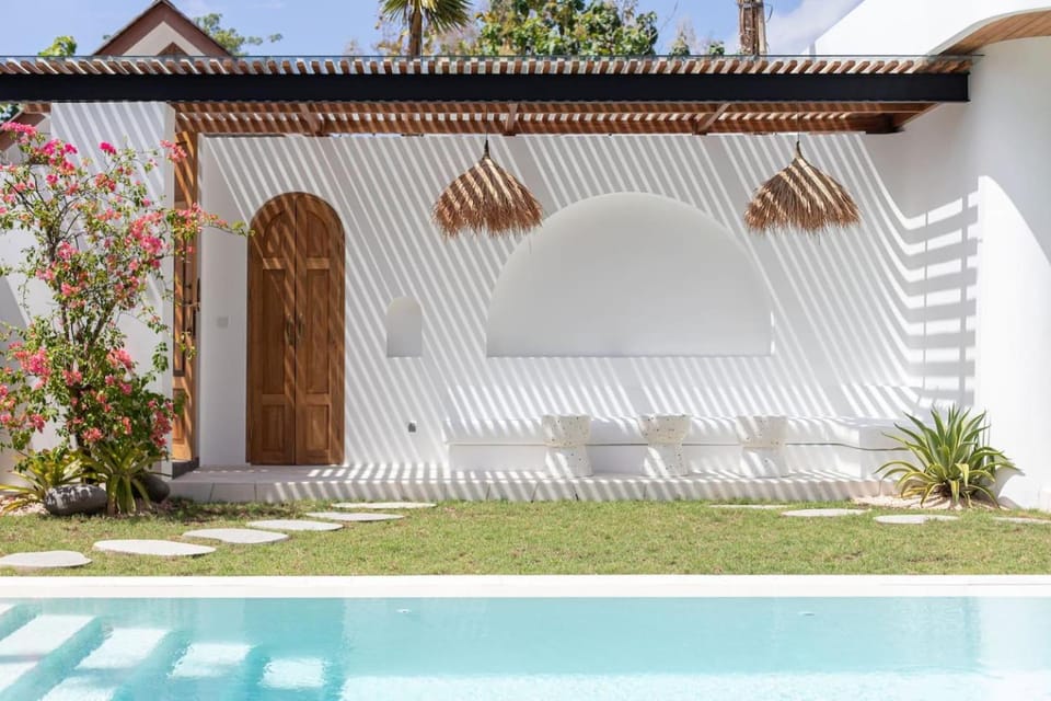 Patio, Garden view, Pool view, Swimming pool, sunbed